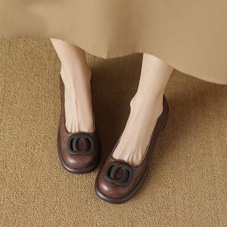 Velunea | Women’s Low-Heel Pumps with textured finish and rounded toe