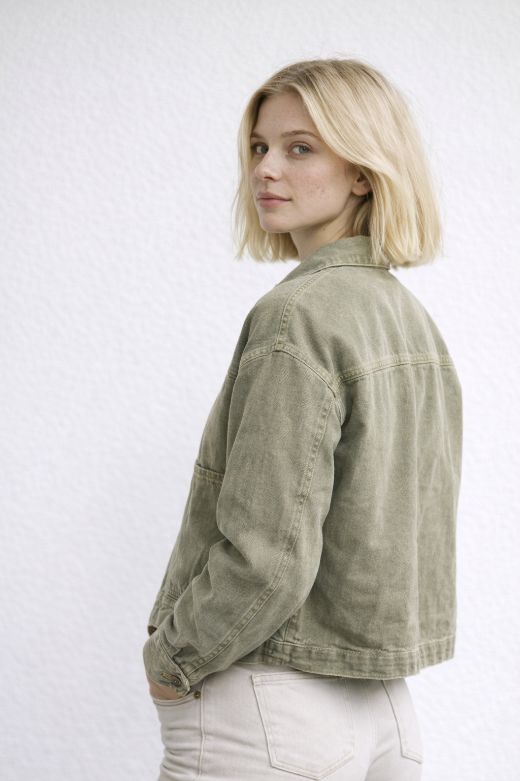 Kaelis | Women’s Button-Up Shirt in a relaxed neat appearance