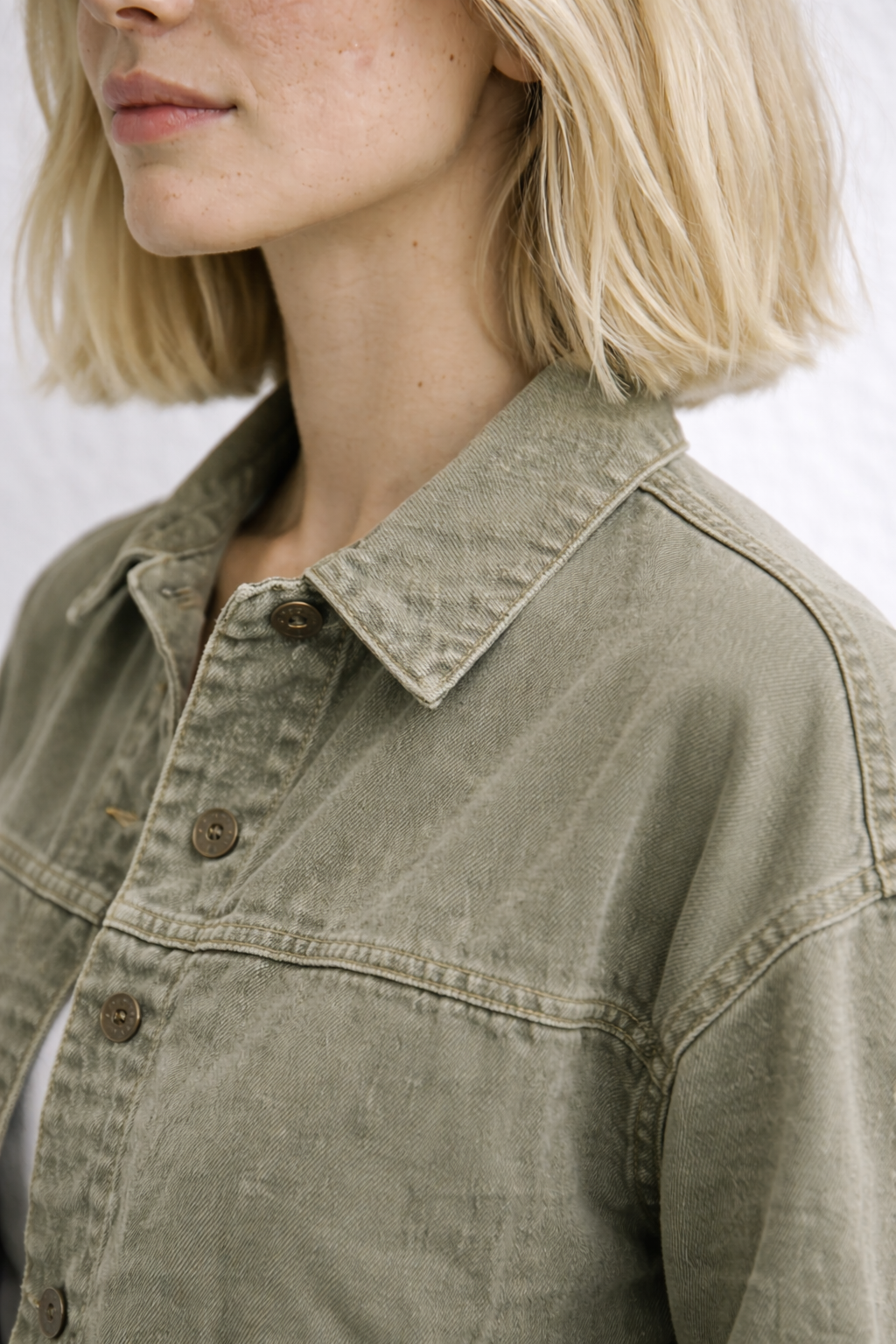 Kaelis | Women’s Button-Up Shirt in a relaxed neat appearance