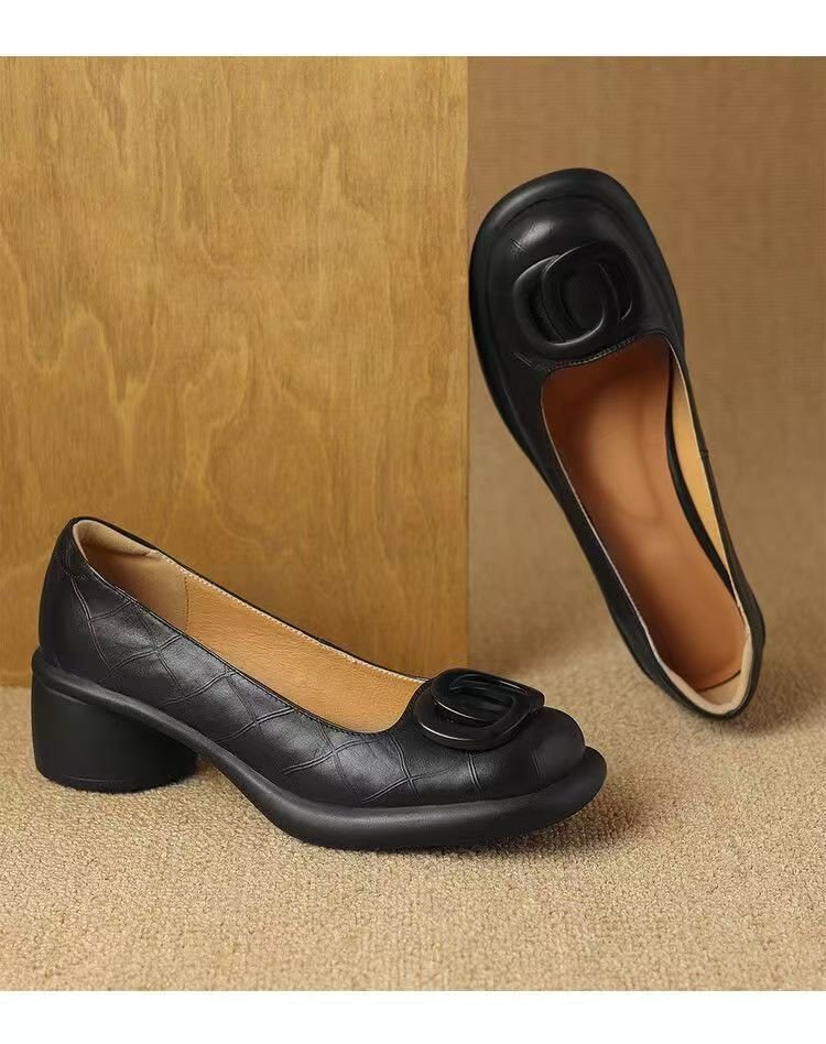 Velunea | Women’s Low-Heel Pumps with textured finish and rounded toe