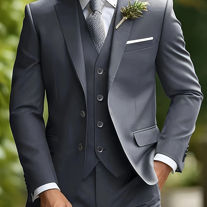 Navaro | Men’s Three-Piece Suit featuring contrast lapels