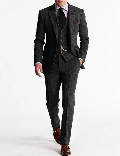 Alvion | Men’s Three-Piece Suit in a tailored polished look