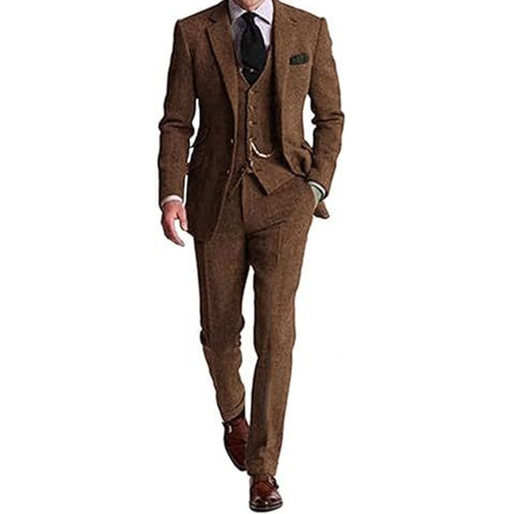 Alvion | Men’s Three-Piece Suit in a tailored polished look