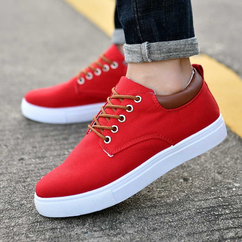 Darell | Men’s Lace-Up Trainers featuring contrast sole