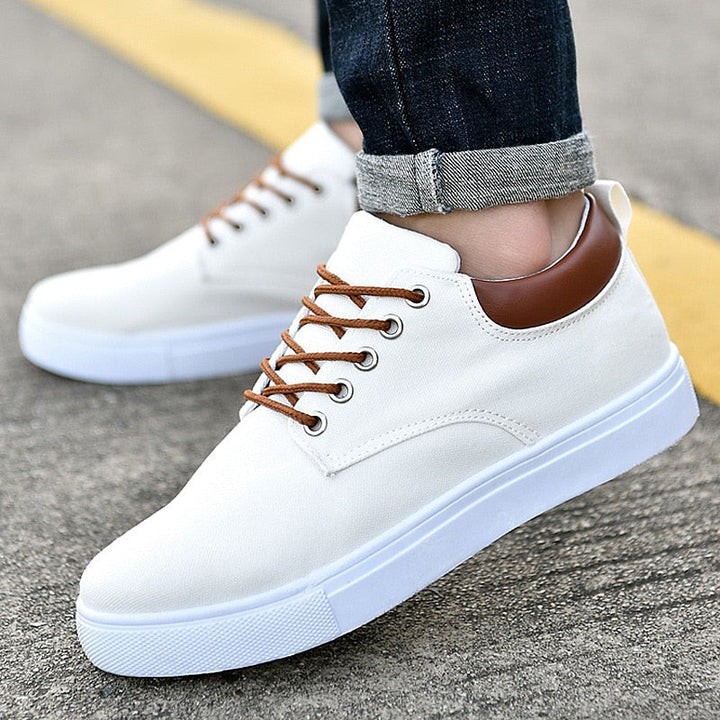 Darell | Men’s Lace-Up Trainers featuring contrast sole