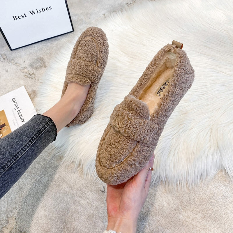 Lina | Women’s Slip-On Slippers for relaxed home wear