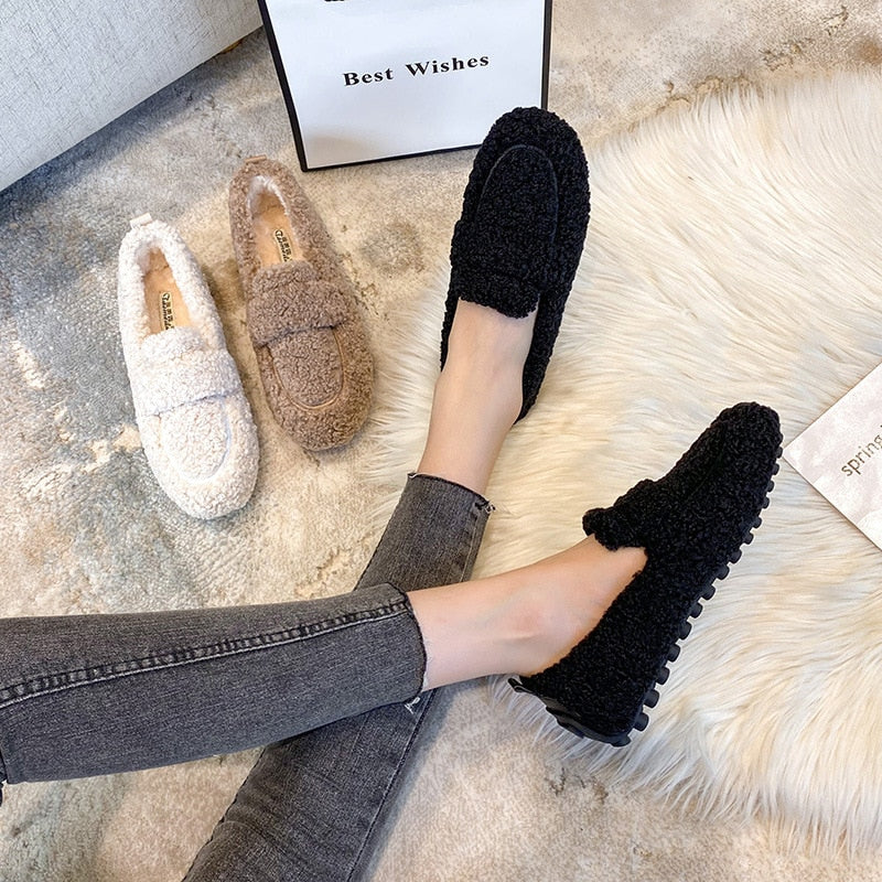 Lina | Women’s Slip-On Slippers for relaxed home wear