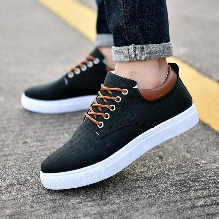 Darell | Men’s Lace-Up Trainers featuring contrast sole