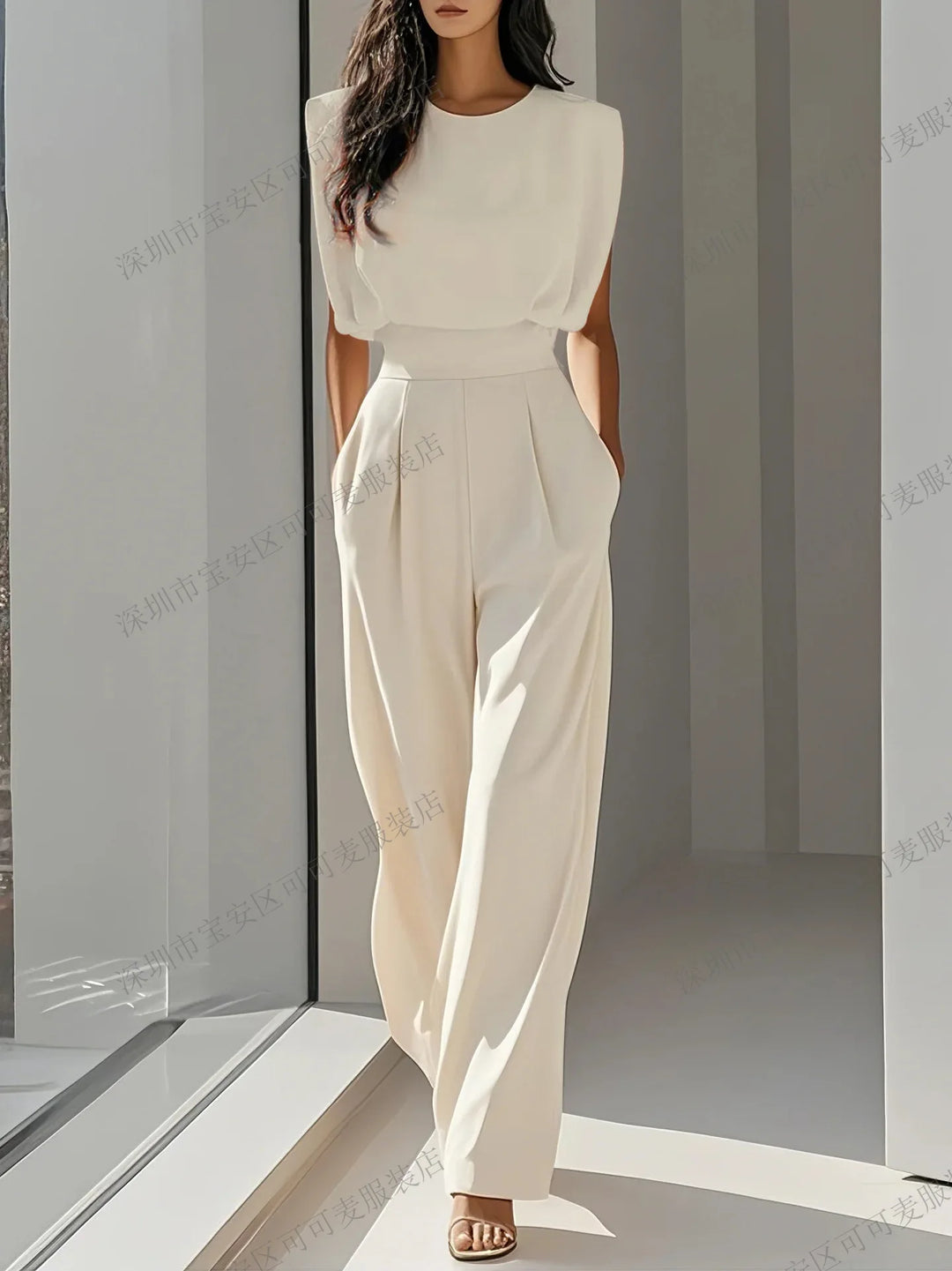 Polly | Women’s Sleeveless Jumpsuit for Modern Daily Composing
