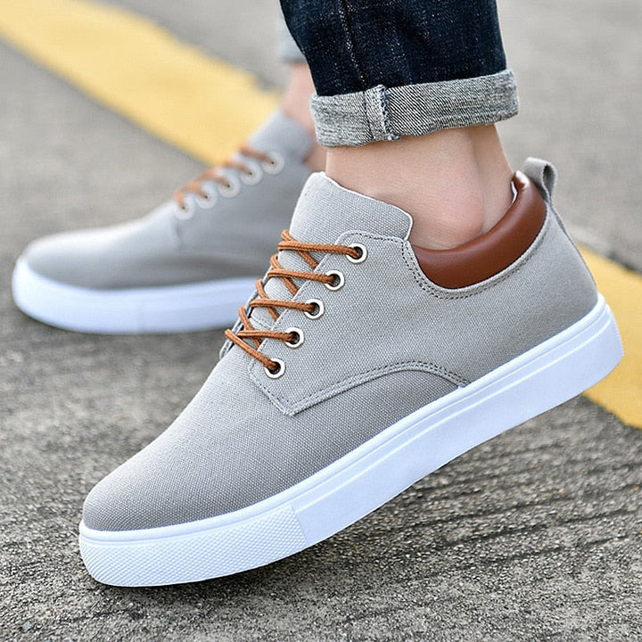 Darell | Men’s Lace-Up Trainers featuring contrast sole