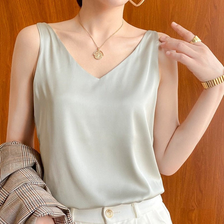 Elara | Women’s Sleeveless Top with V-Neck and Relaxed Fit