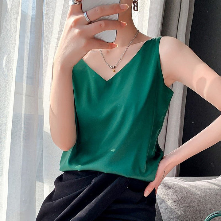 Elara | Women’s Sleeveless Top with V-Neck and Relaxed Fit