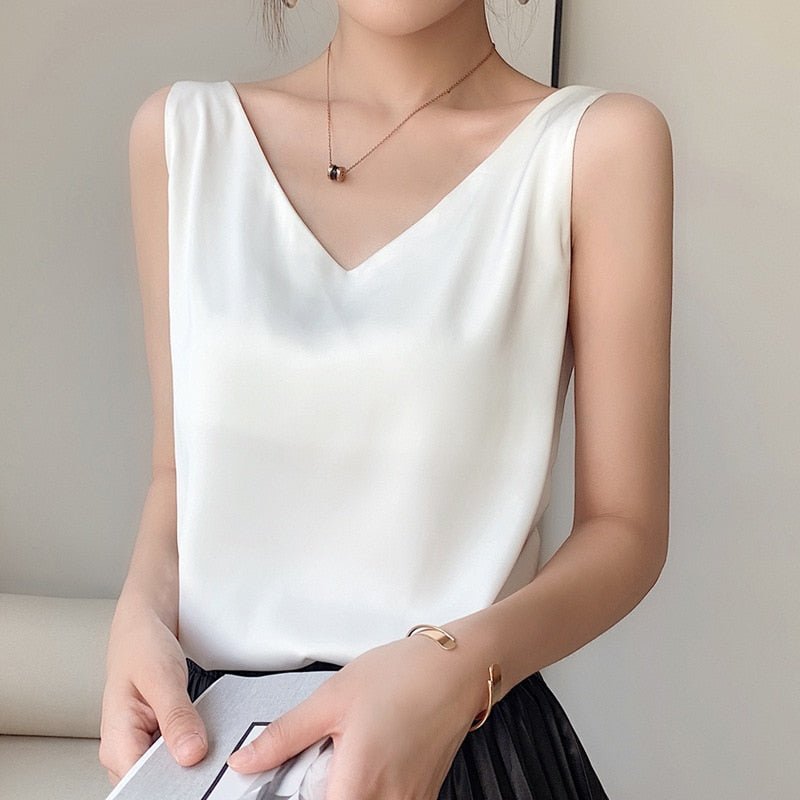Elara | Women’s Sleeveless Top with V-Neck and Relaxed Fit