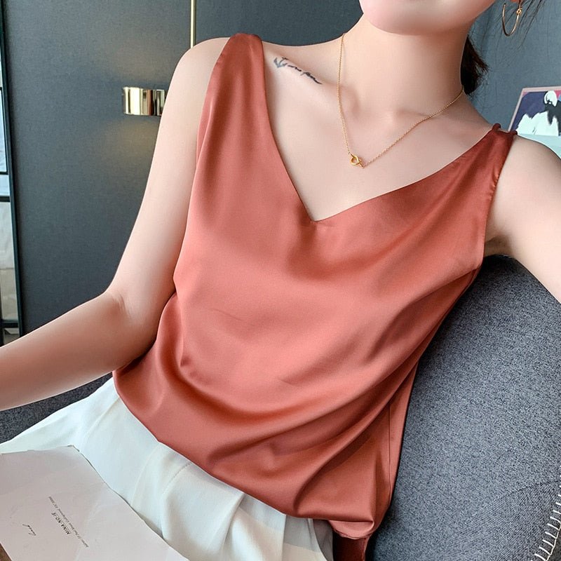 Elara | Women’s Sleeveless Top with V-Neck and Relaxed Fit