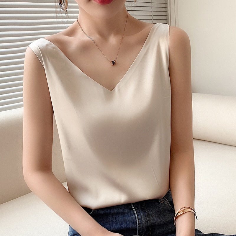 Elara | Women’s Sleeveless Top with V-Neck and Relaxed Fit