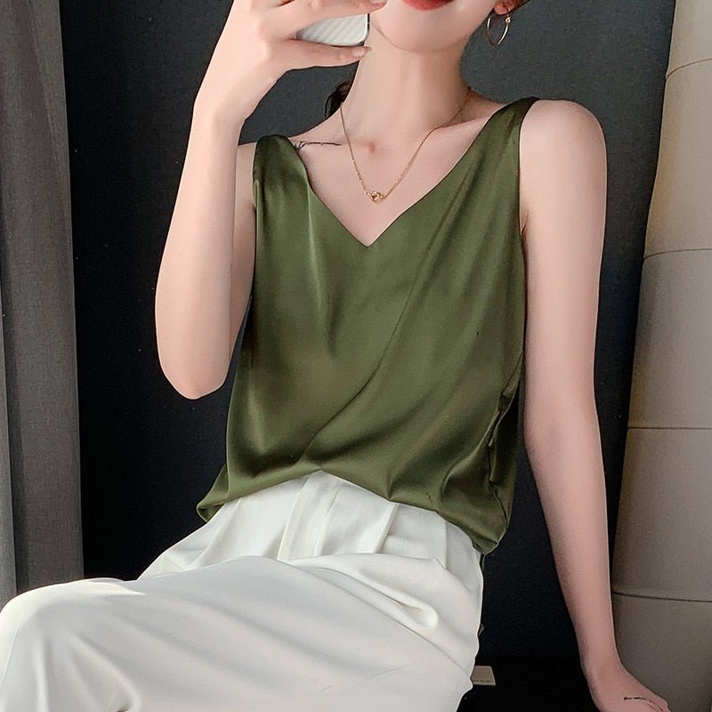 Elara | Women’s Sleeveless Top with V-Neck and Relaxed Fit